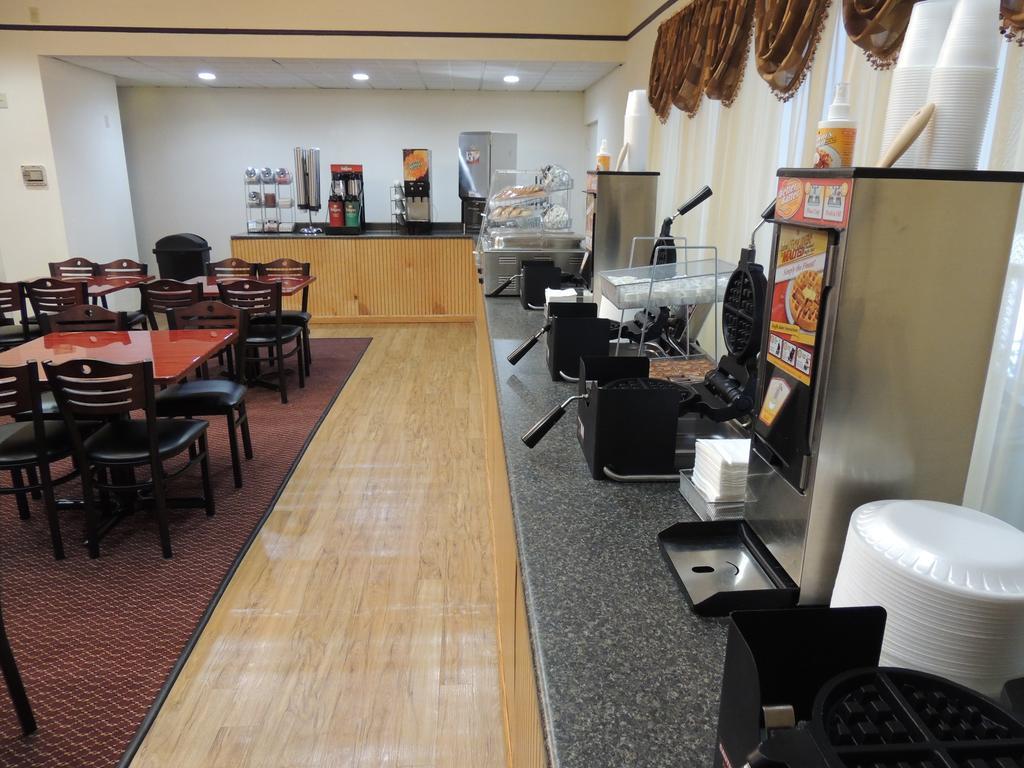 Budget Host Inn & Suites Fertility Exterior foto