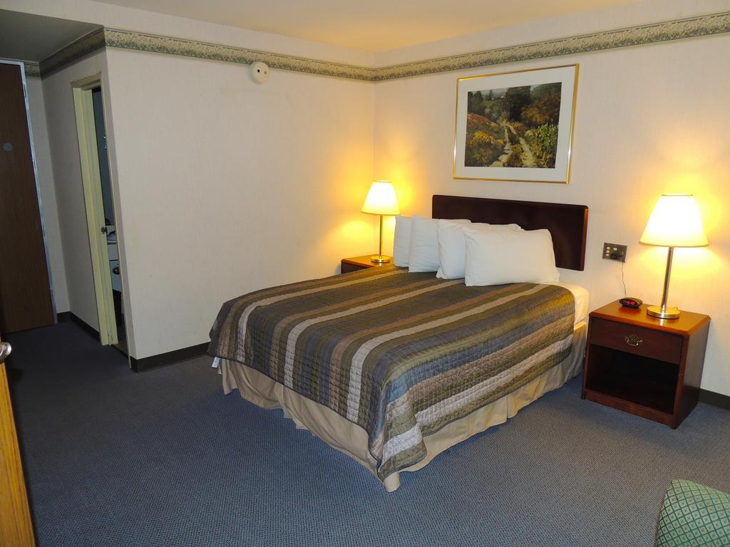 Budget Host Inn & Suites Fertility Habitación foto