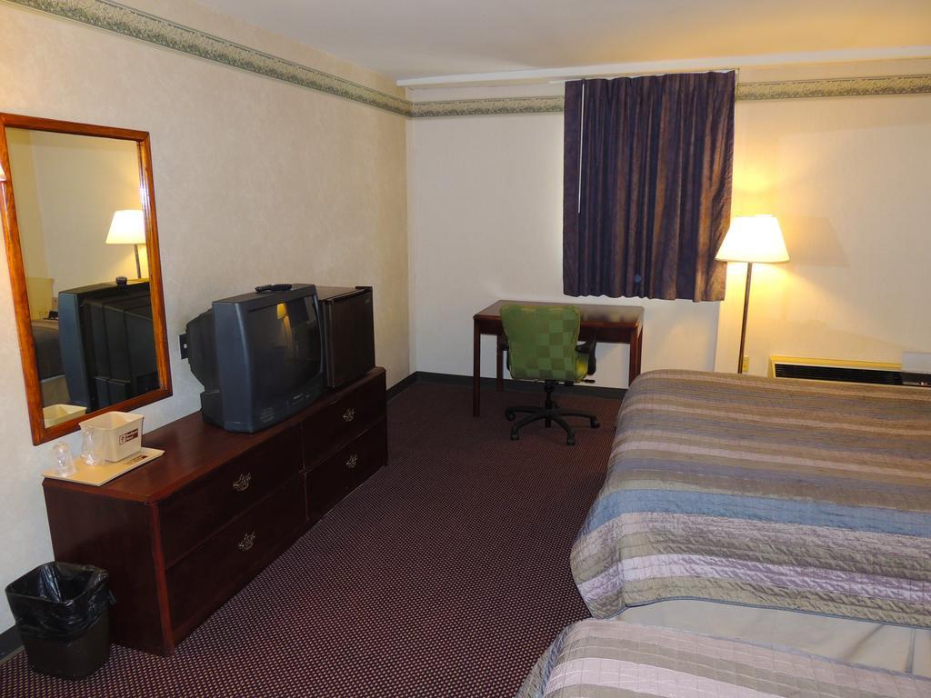 Budget Host Inn & Suites Fertility Habitación foto