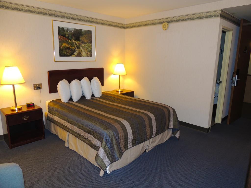 Budget Host Inn & Suites Fertility Habitación foto